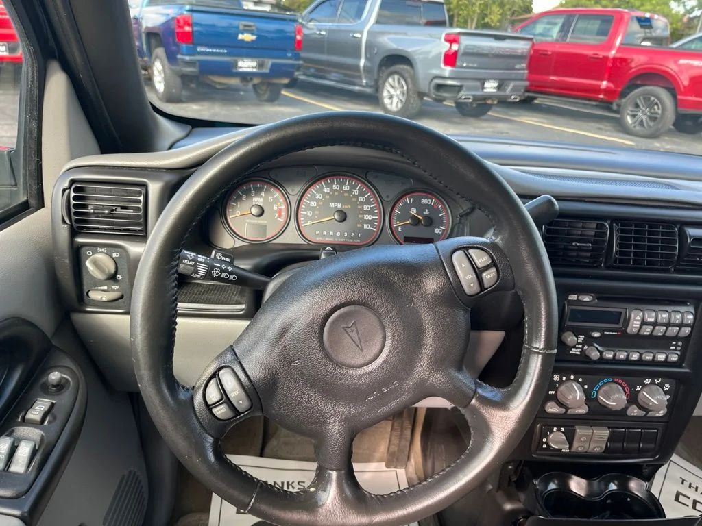 Used 2005 Blue Pontiac M16 image 11