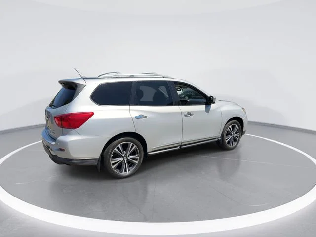 Used 2018 Silver Nissan Platinum image 8