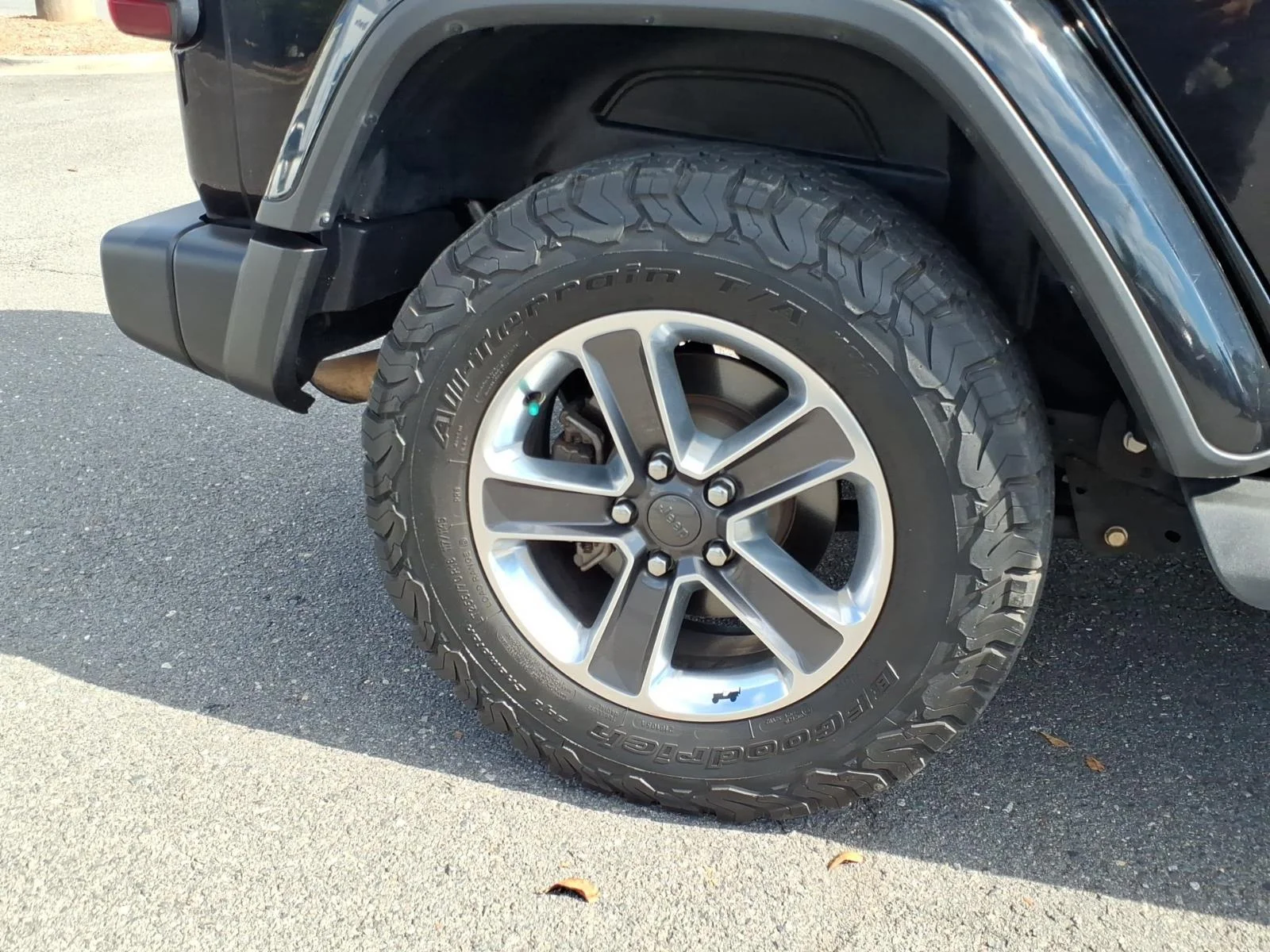 Used 2020 Black Clearcoat Jeep Sahara image 12