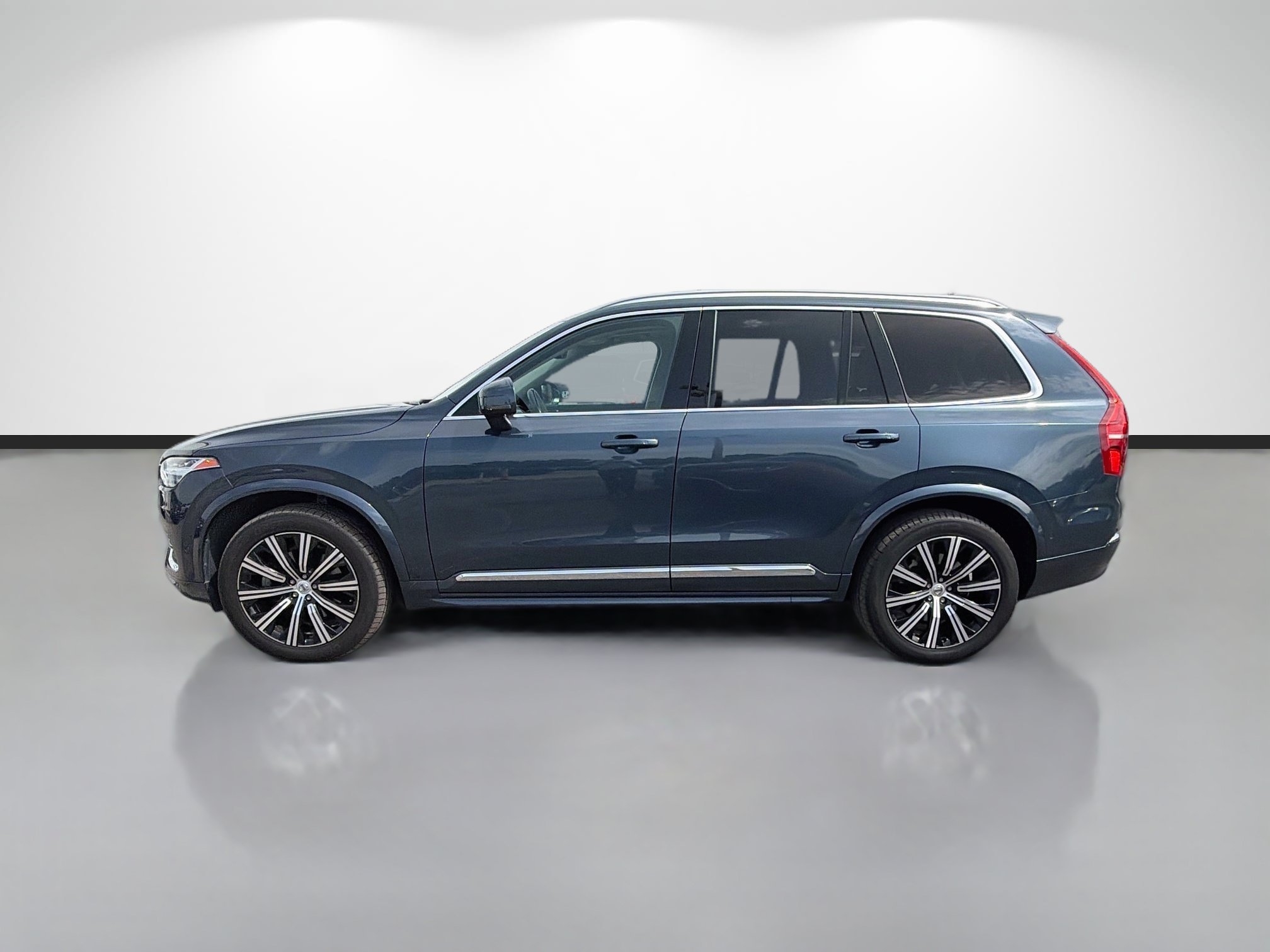 Used 2023 Thunder Gray Metallic Volvo Plus image 2