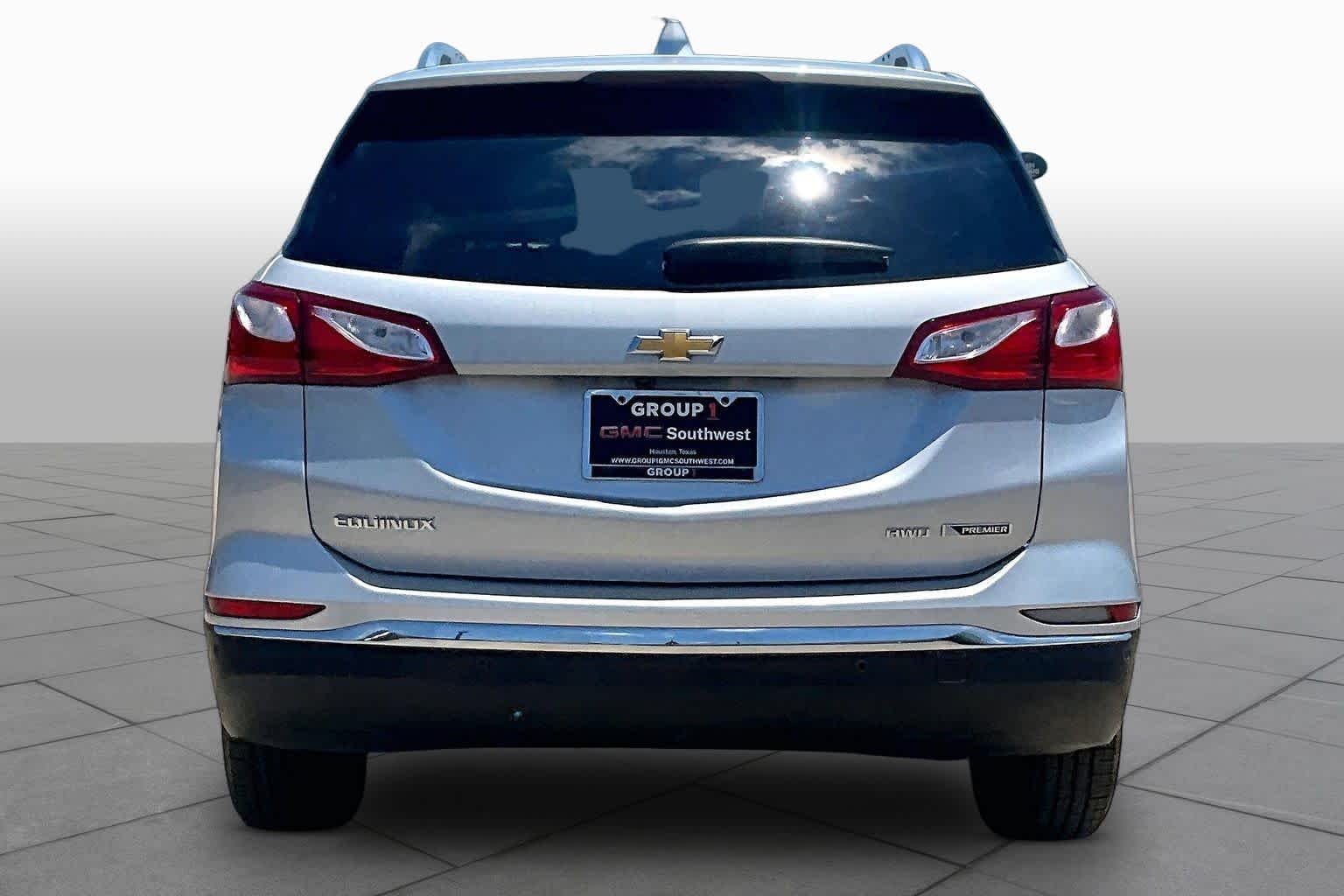 Used 2018 Silver Ice Metallic Chevrolet Premier image 5