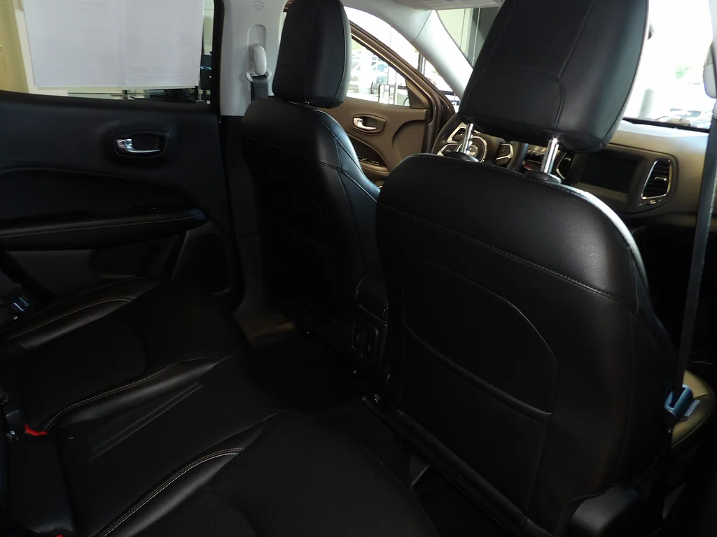 Used 2021 Granite Crystal Metallic Clear Coat Jeep Latitude image 16