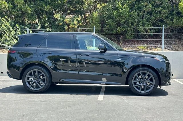New 2026 Santorini Black Land Rover Dynamic SE image 6