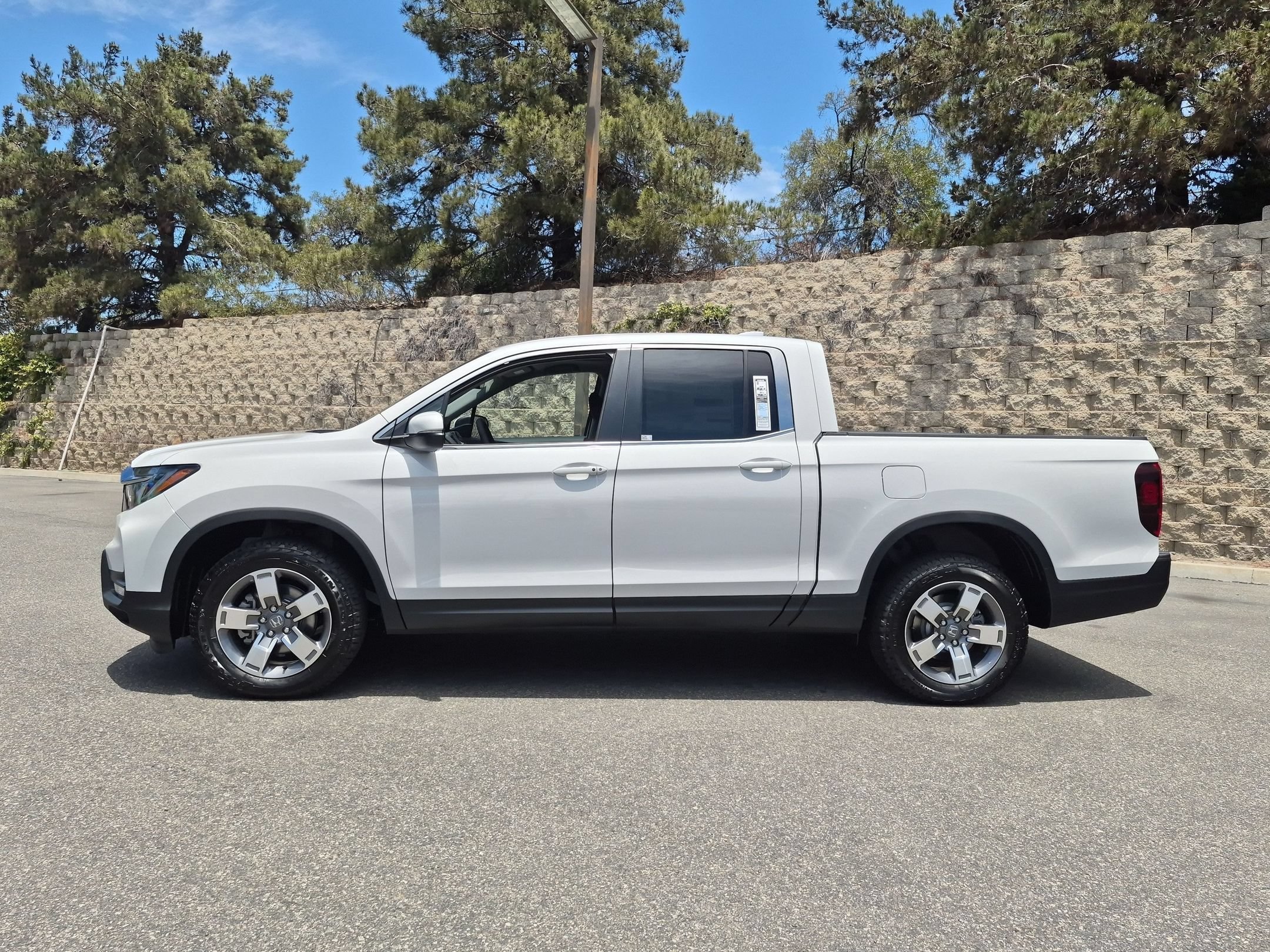 New 2026 Platinum White Pearl Honda RTL image 8
