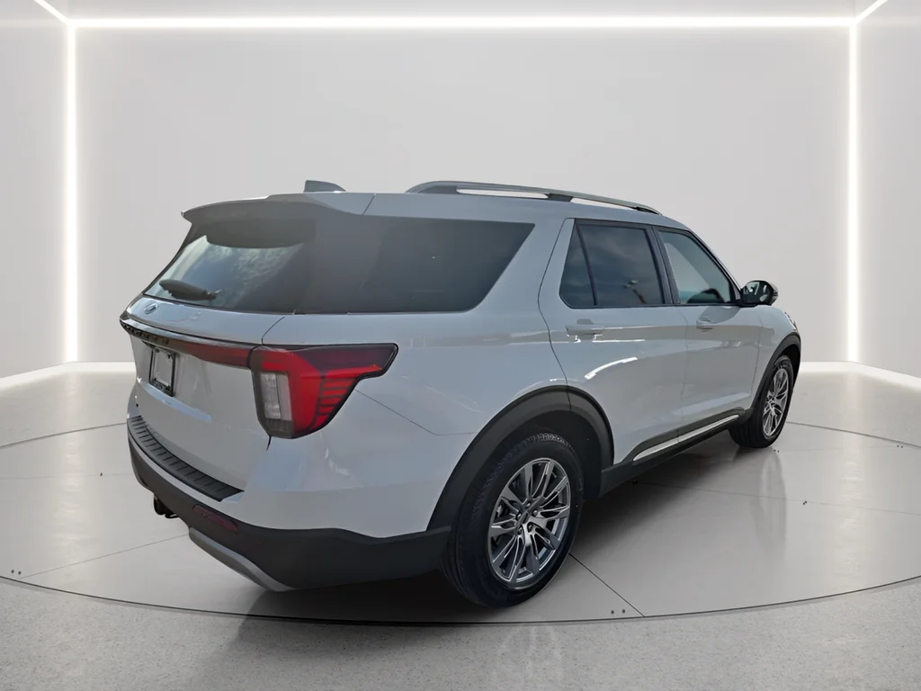 New 2026 Star White Metallic Tri-Coat Ford Platinum™ image 5