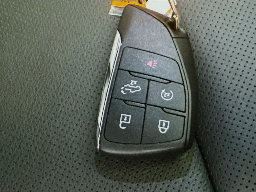 Used 2025 Red GMC SLT image 35