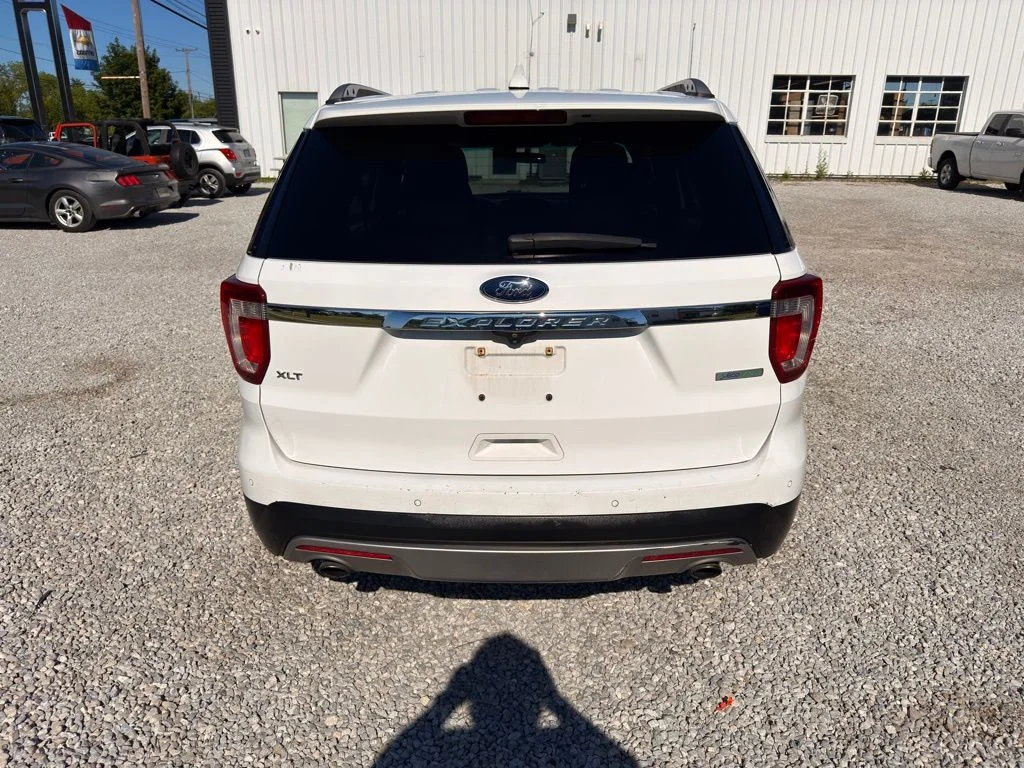 Used 2017 White Ford XLT image 8