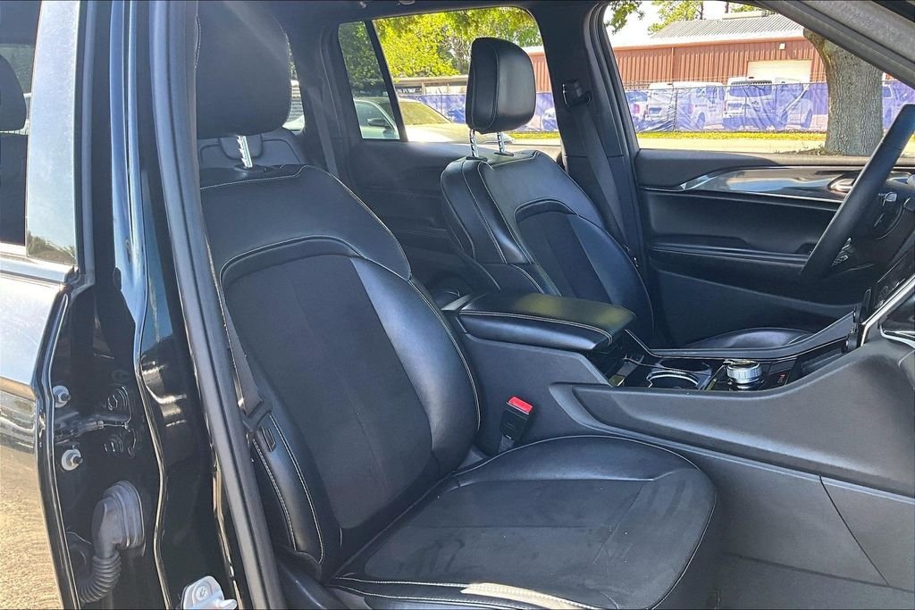 Used 2022 Black Jeep Altitude image 29