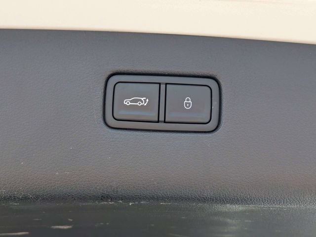 Used 2025 White Genesis 2.5T image 13