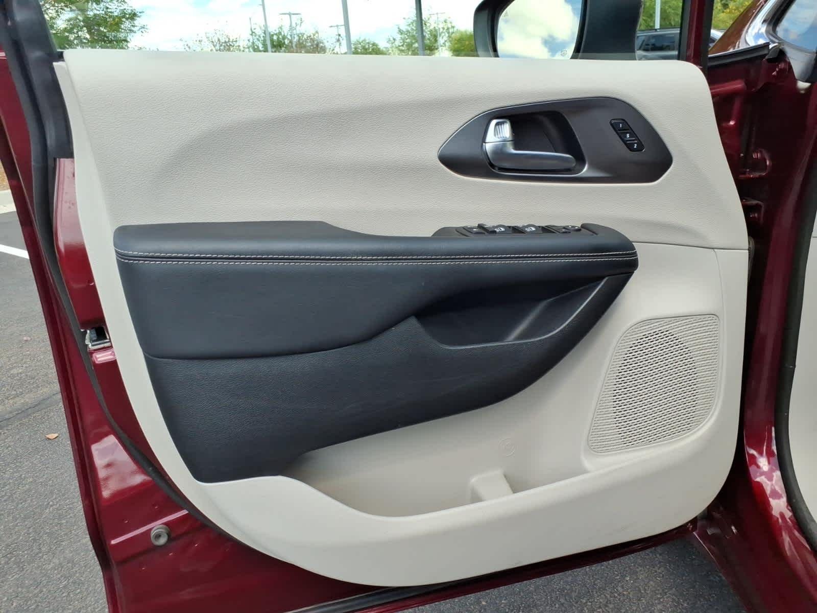 Used 2023 Velvet Red Pearlcoat Chrysler Touring L image 23