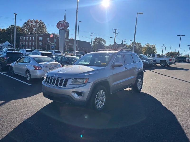 Used 2015 Silver Jeep Laredo image 3