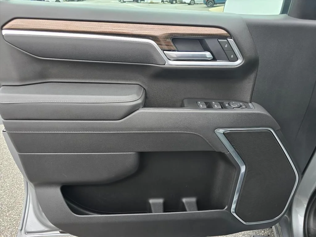 Used 2025 Gray Chevrolet RST image 9