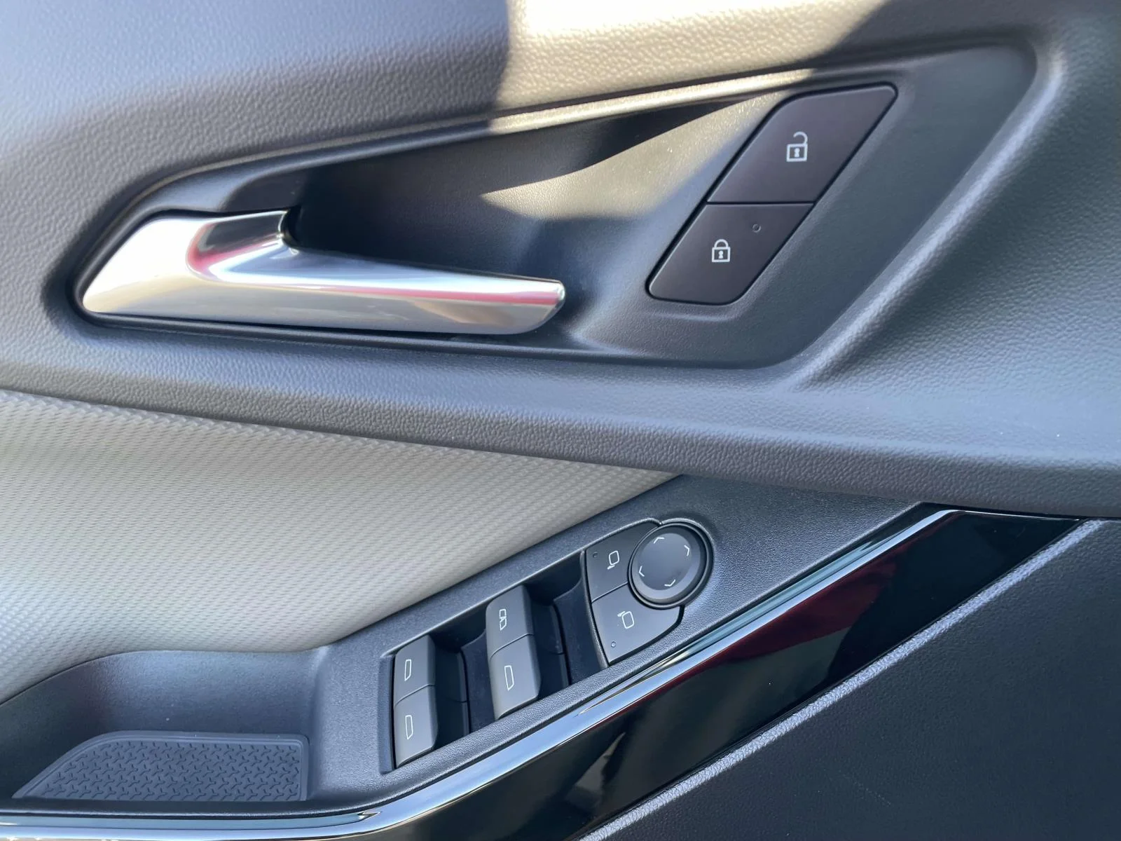New 2027 Sterling Gray Metallic Chevrolet LT image 15