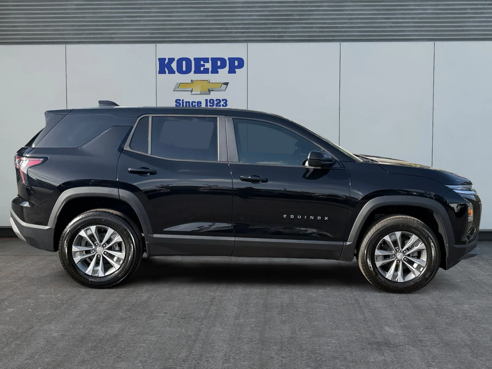 New 2027 Mosaic Black Metallic Chevrolet LT image 6