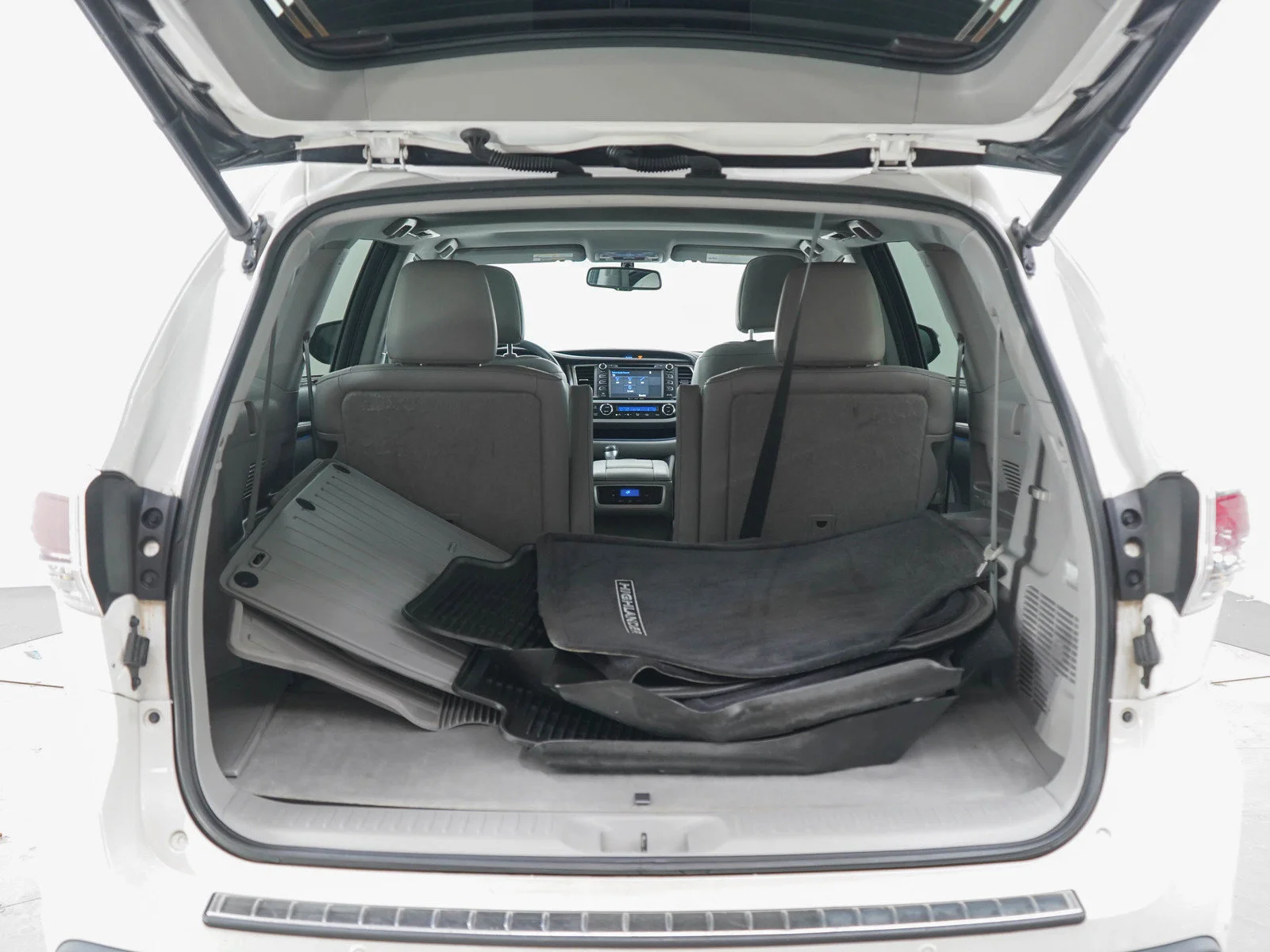 Used 2016 Blizzard Pearl Toyota  image 15