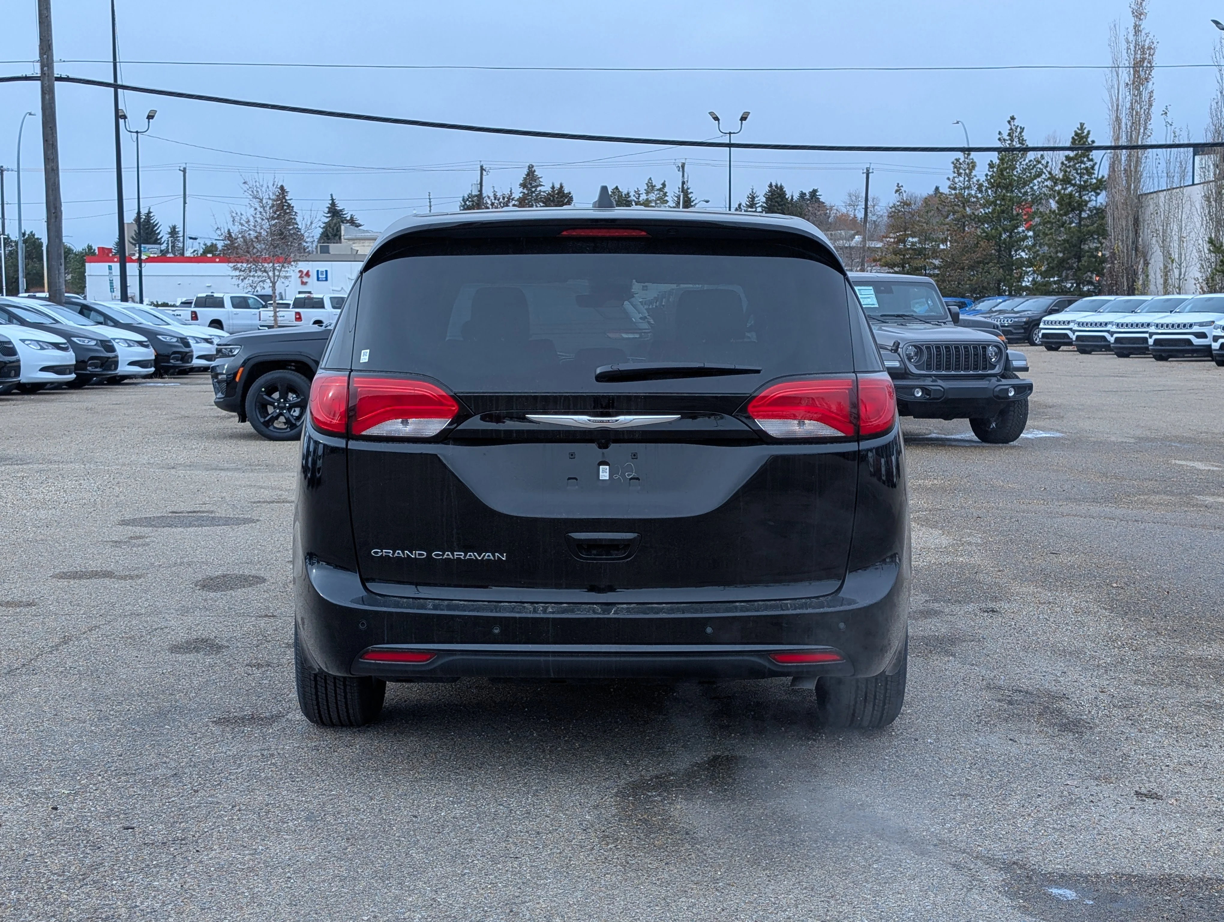 New 2026 Diamond Black Crystal Pearl Chrysler SXT image 5