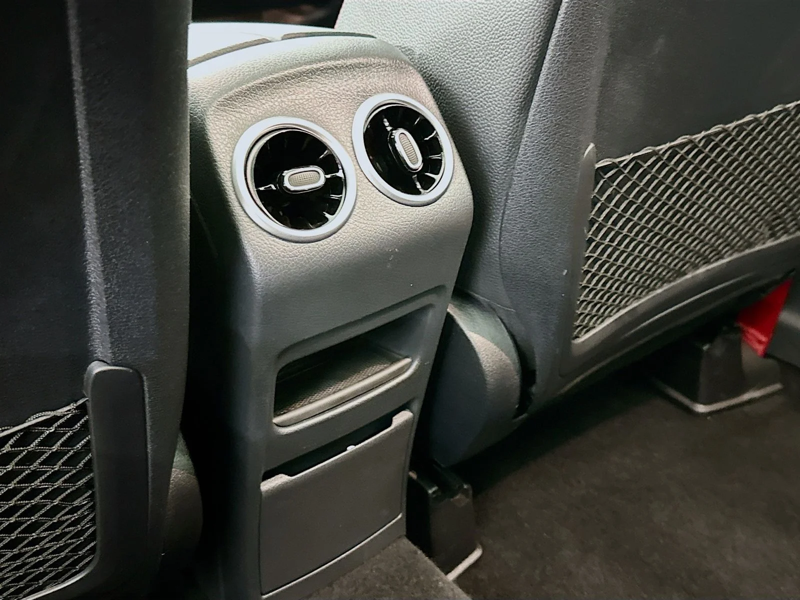 2025 Mercedes-Benz GLB GLB35 AMG - Photo 25