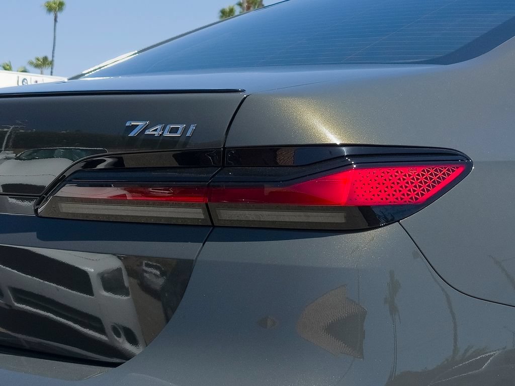 New 2026 Dravit Grey Metallic BMW 740i image 4