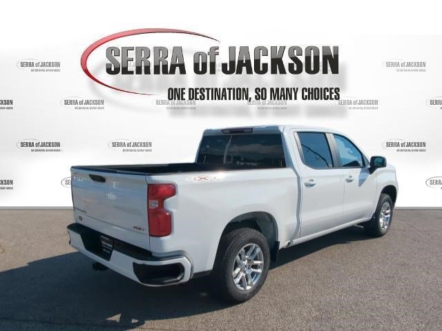 Used 2026 Summit White Chevrolet RST image 9