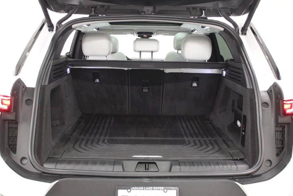 Used 2024  Land Rover SE image 35