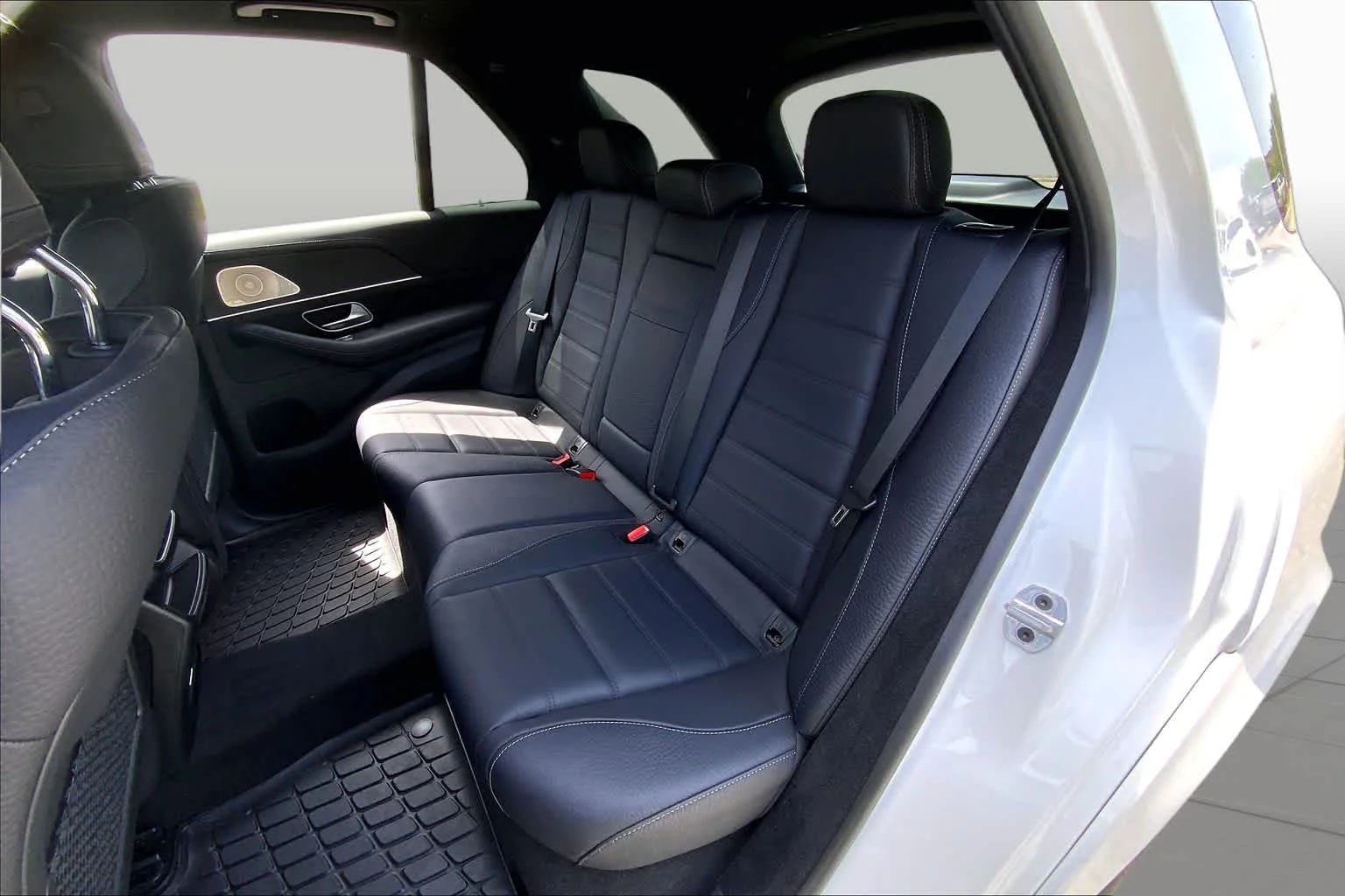 Used 2024 Polar White Mercedes-Benz GLE 350 image 19