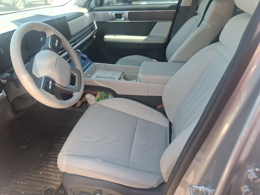 Used 2024 Shimmering Silver Hyundai SEL image 5