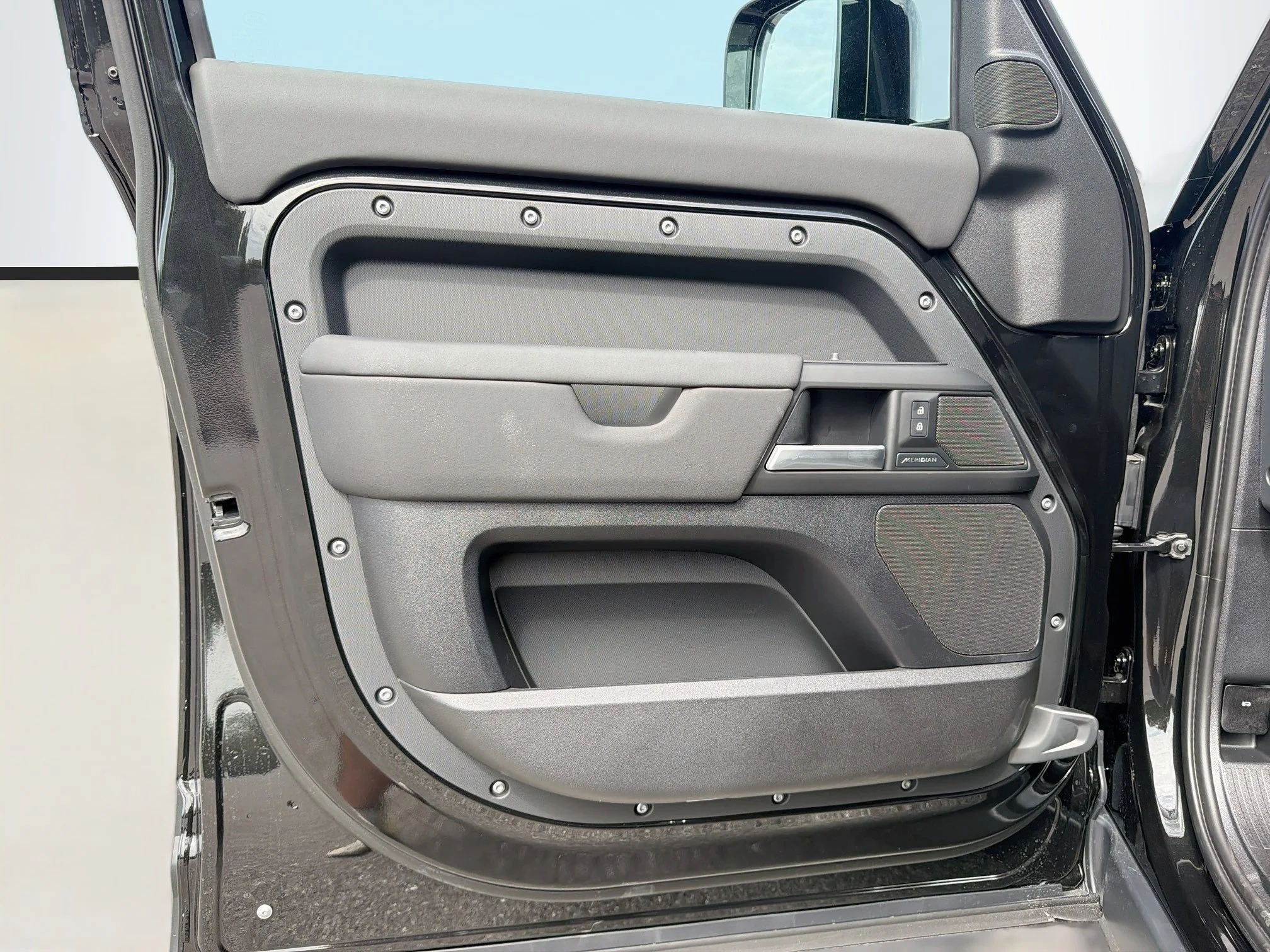 New 2026 Santorini Black Land Rover S image 21