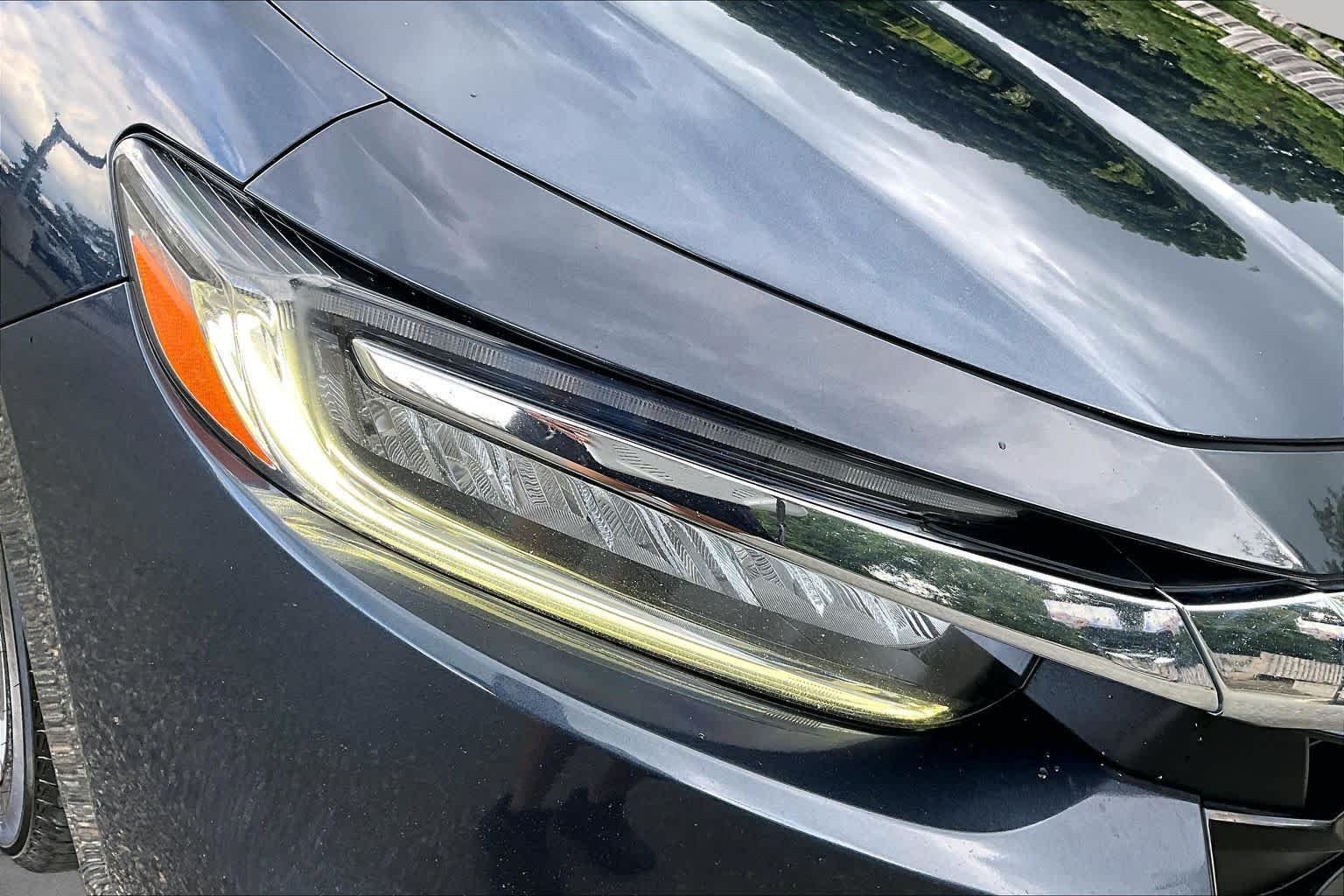 Used 2020 Cosmic Blue Metallic Honda Touring image 27