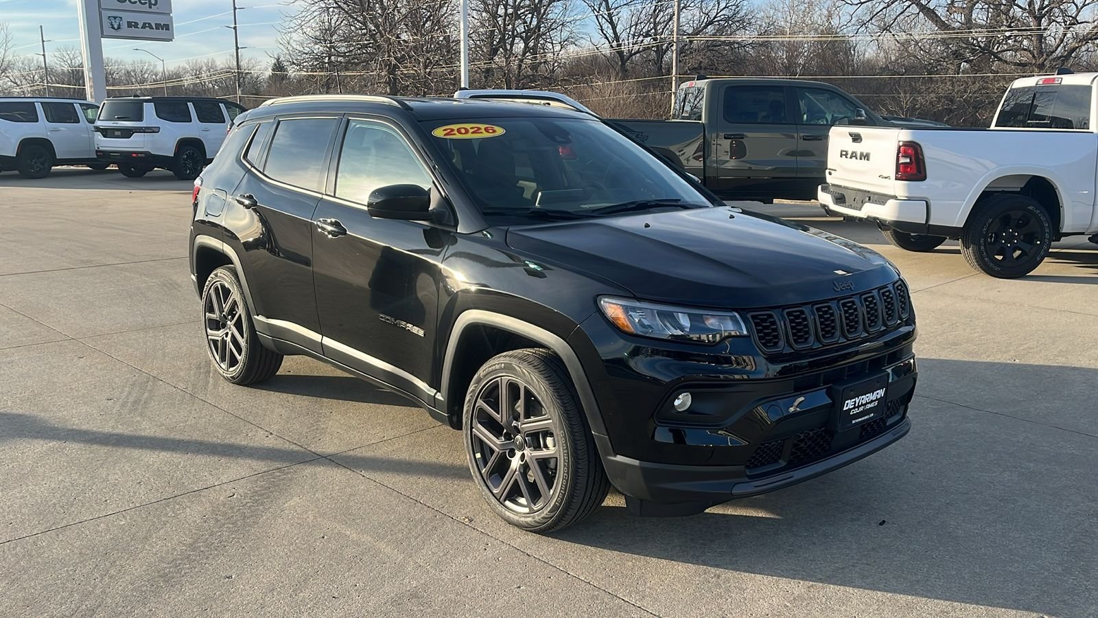 New 2026 Diamond Black Crystal Pearl-Coat Exterior Paint Jeep Latitude image 2