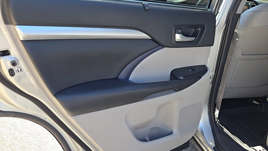 Used 2019 Celestial Silver Metallic Toyota SE image 22