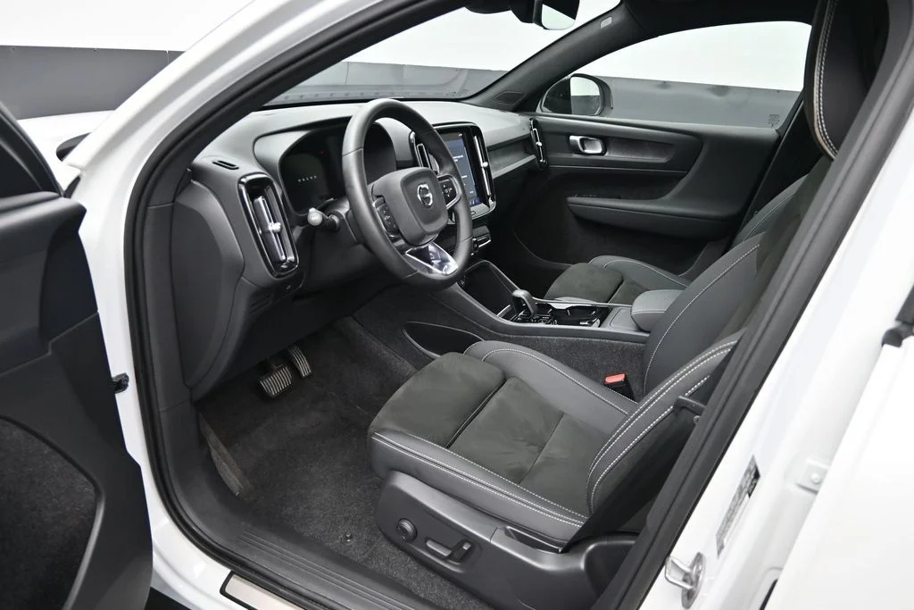 Certified Used 2023 Crystal White Volvo Plus image 9