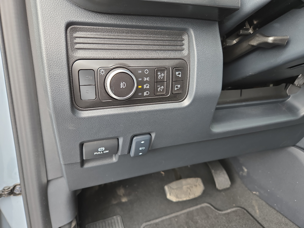 New 2026 Glacier Gray Metallic Tri-Coat Ford F-350® Lariat® image 15