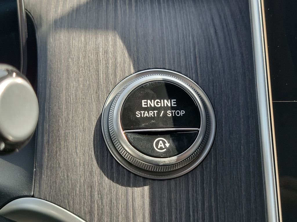 New 2027 Polar White Mercedes-Benz GLC 300 image 26