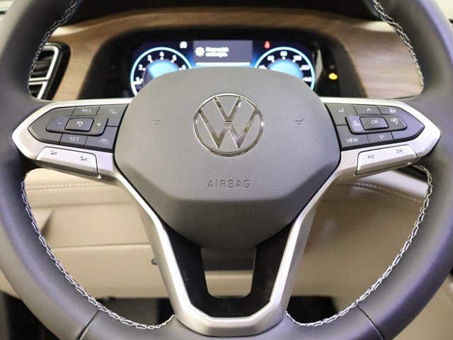New 2026 Deep Black Pearl Volkswagen 2.0T SE W/TECHNOLOGY image 11