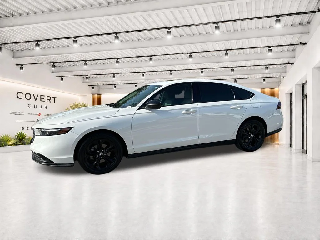 Used 2025 White Honda SE image 5