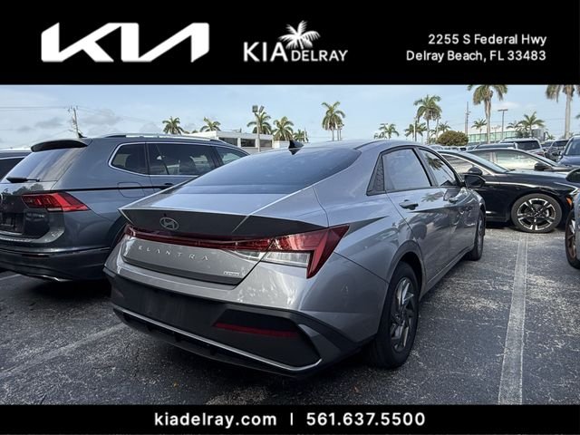 Used 2025 Silver Hyundai Blue image 2