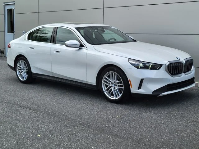 Used 2025 White Metallic BMW 530i image 6