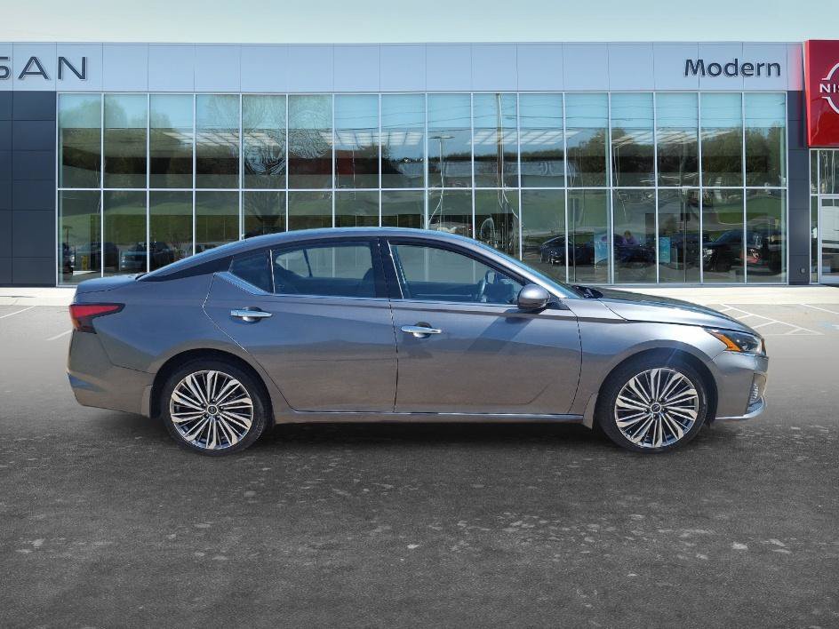 Used 2023 Gun Metallic Nissan 2.5 SL image 4