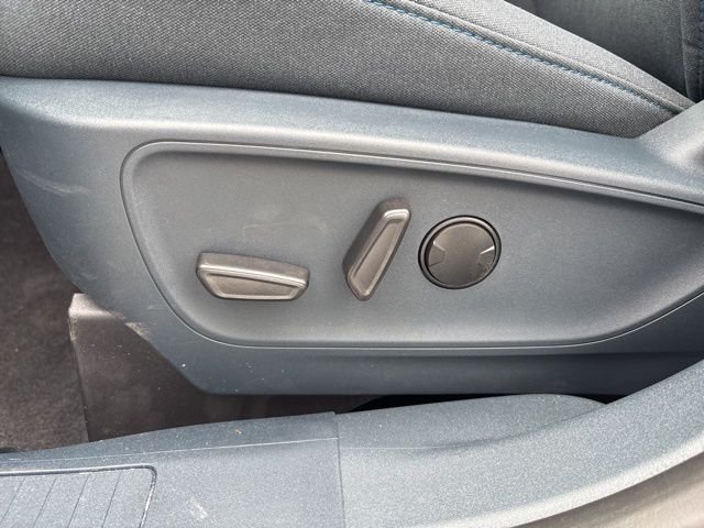 New 2026 Carbonized Gray Metallic Ford XLT image 14
