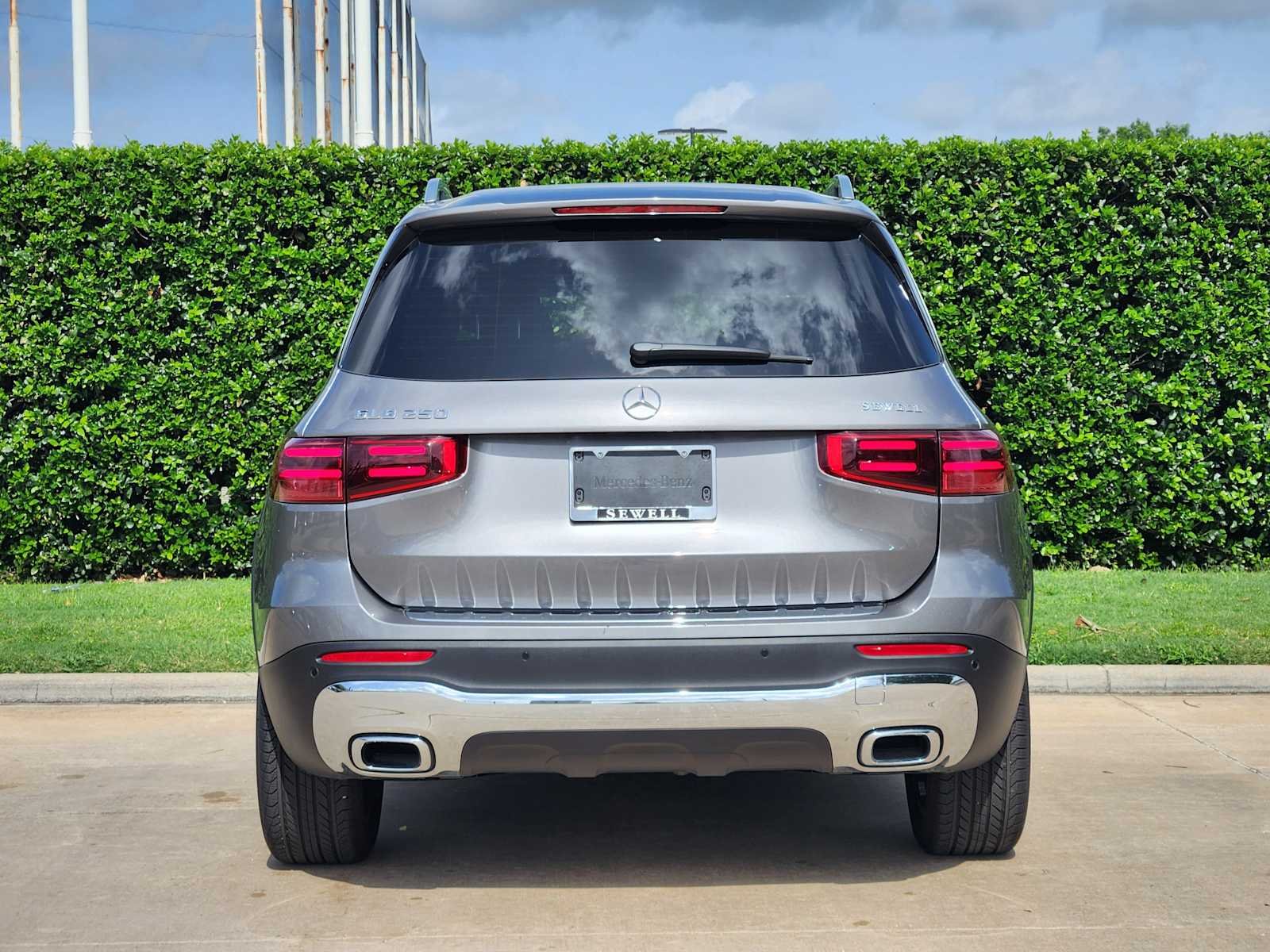 Certified Used 2026 Mountain Grey Metallic Mercedes-Benz GLB 250 image 5