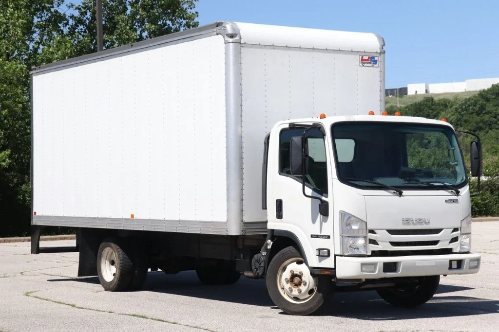 Used 2022  Isuzu NPR image 2