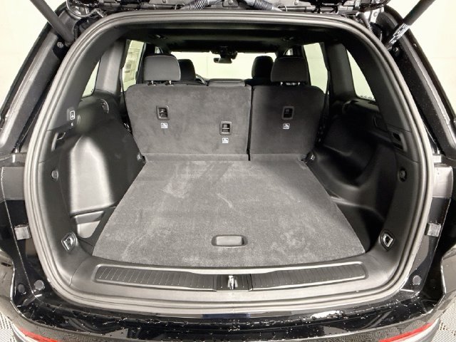New 2027 High-Gloss Black Paint Jeep Laredo X image 25