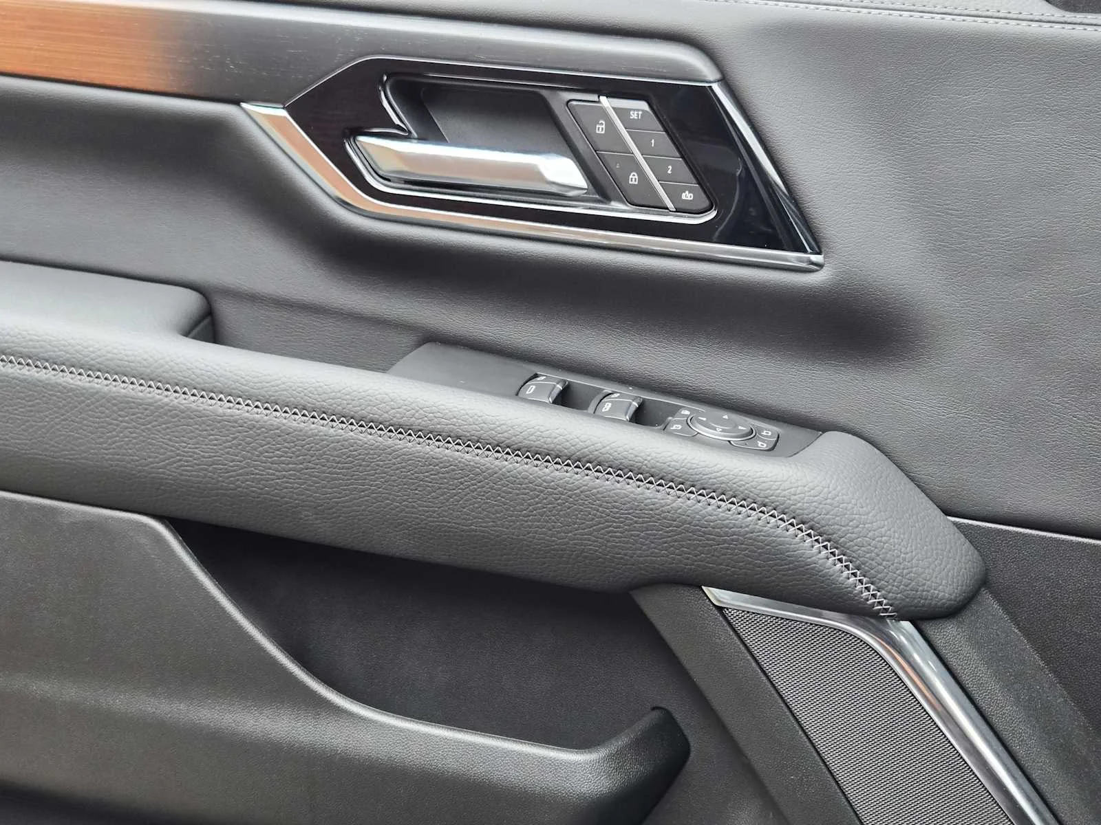 2026 GMC Yukon XL Denali - Photo 15
