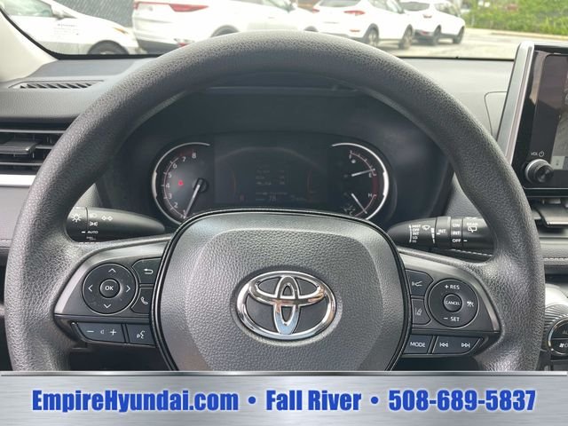 Used 2025 Silver Sky Metallic Toyota XLE image 27