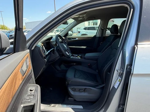 New 2026 Silver Volkswagen 2.0T SE w/Technology image 6