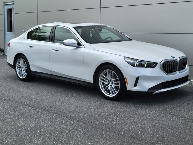 Used 2025 White Metallic BMW 530i image 6