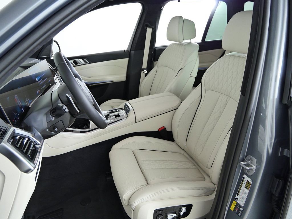 New 2026 Skyscraper Grey Metallic BMW xDrive50e image 32