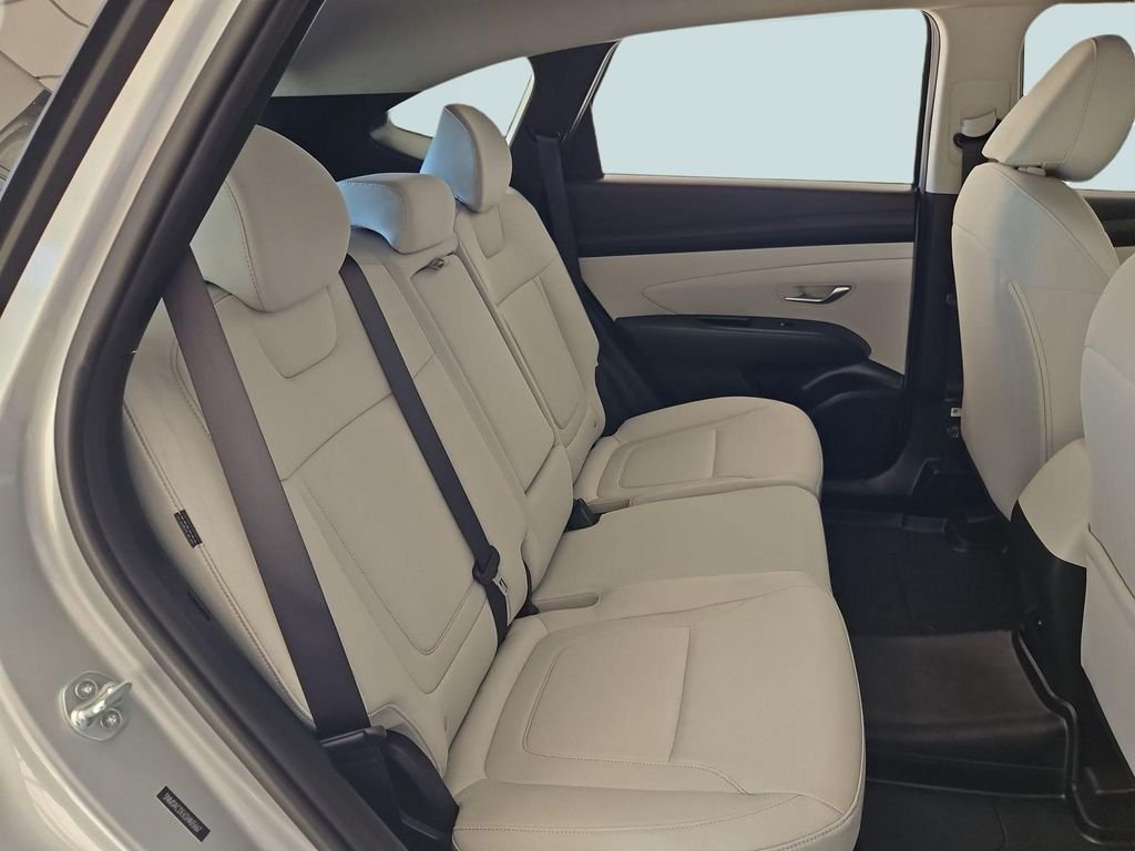 Used 2025 Silver Hyundai SE image 27