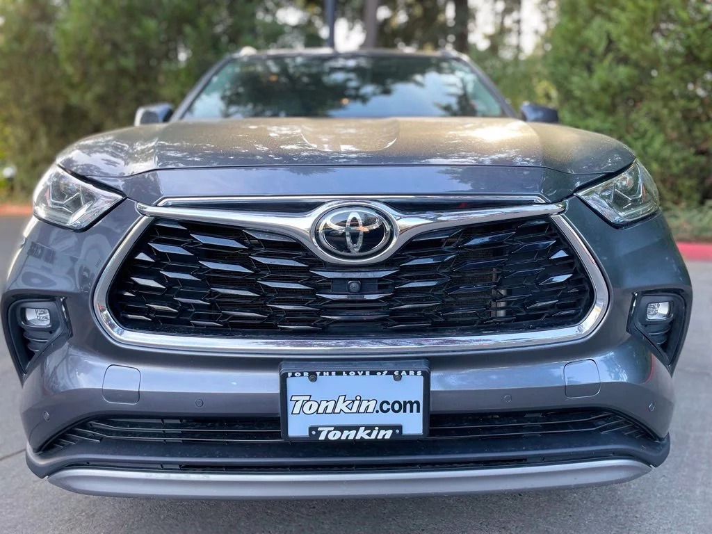 Used 2022 Magnetic Gray Metallic Toyota Platinum image 8