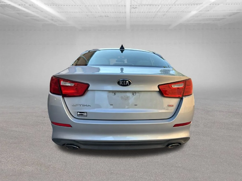 Used 2015 Silver Kia LX image 4